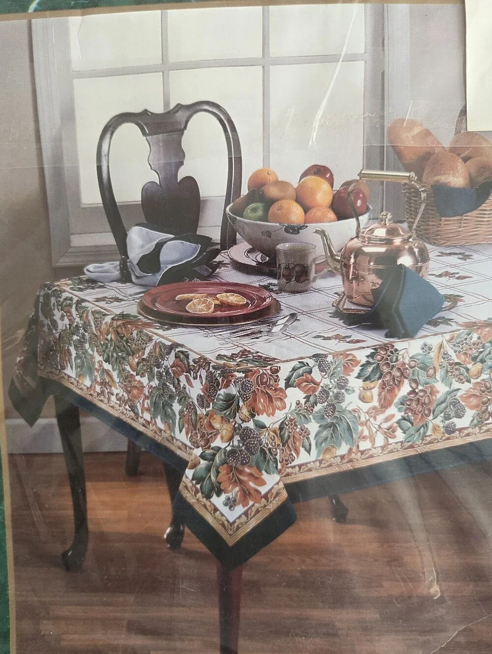 Tobin  Holiday Tablecloth Acorns &berries Sz.60×84in.oblong